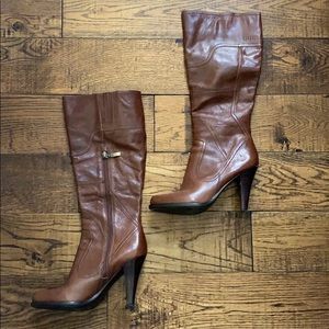 Brown GUESS boots